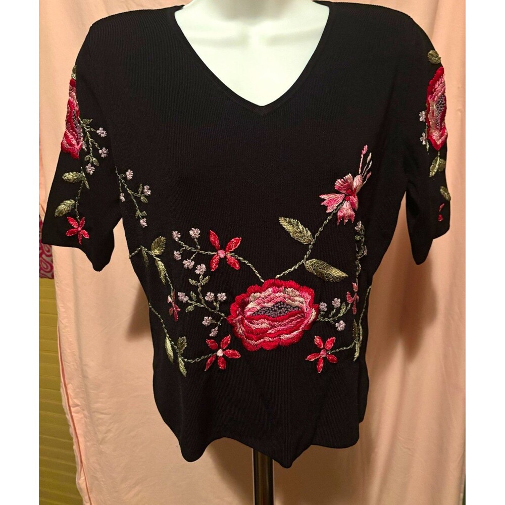 M. Nicole Women’s Petite Black Knit V-Neck Short Sleeve Floral Embroidered Top